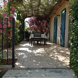 le-cabanon-damandine-et-gabriel.fr-provencehotel.com/
