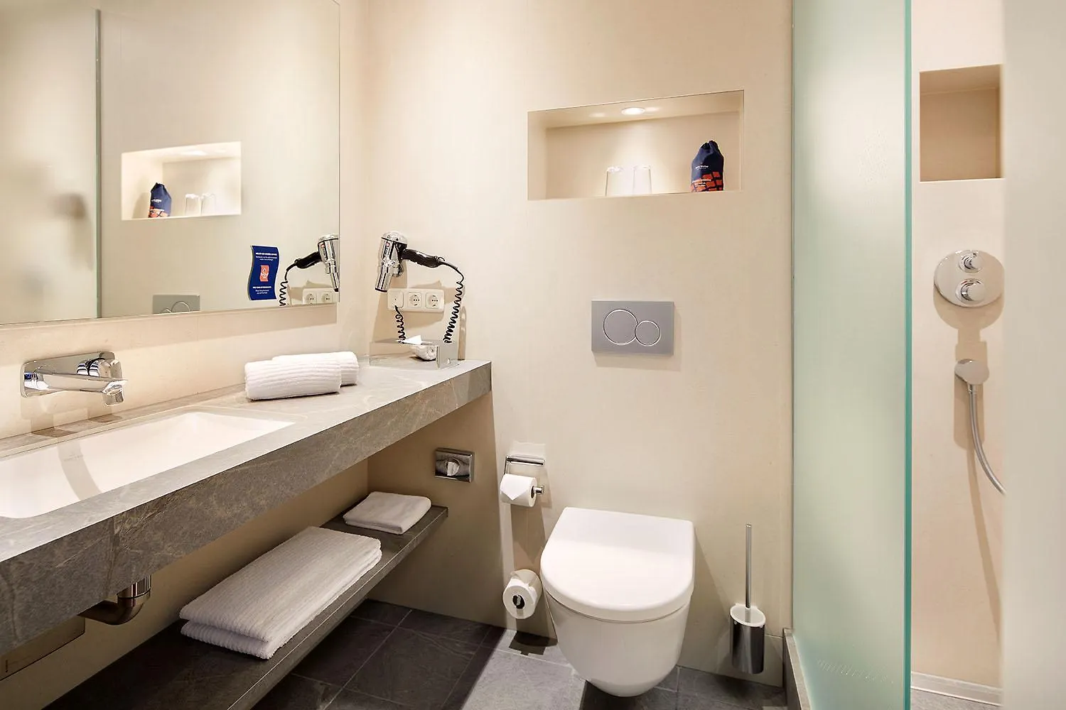 Hotel Hafen Hamburg 4*,  Germany