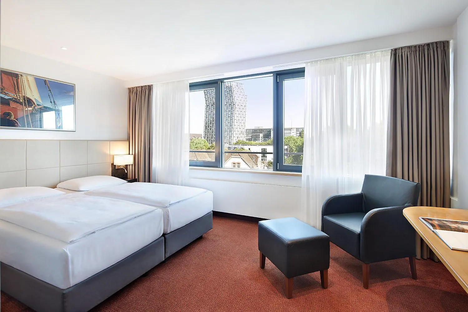 Hotel Hafen Hamburg 4*,
