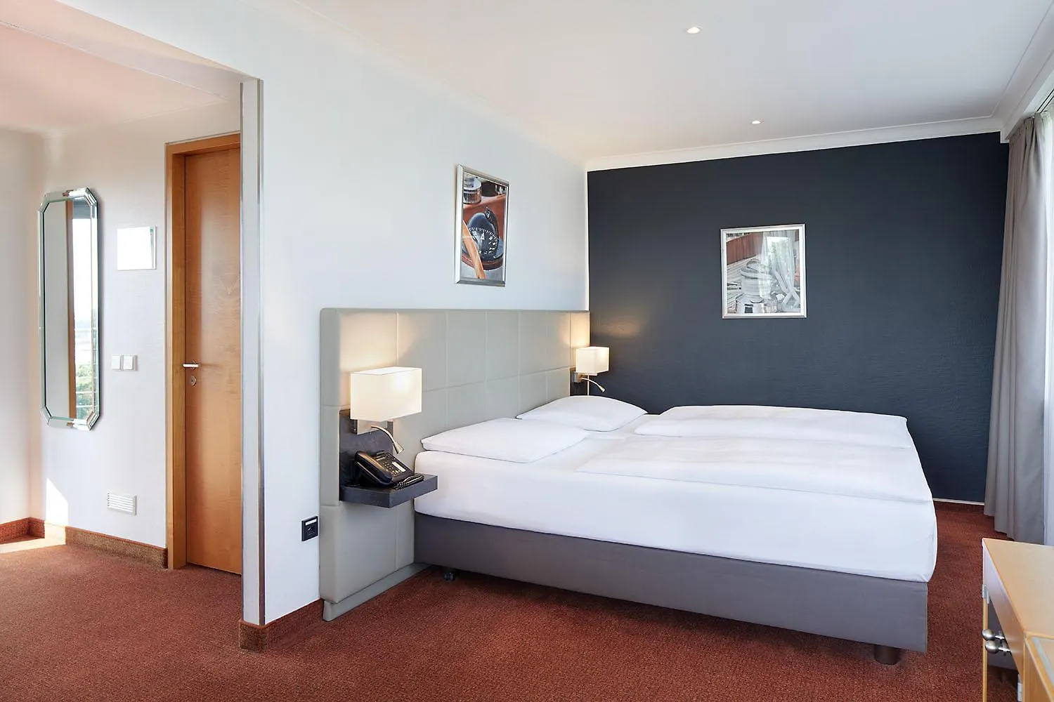Hotel Hafen Hamburg 4*,