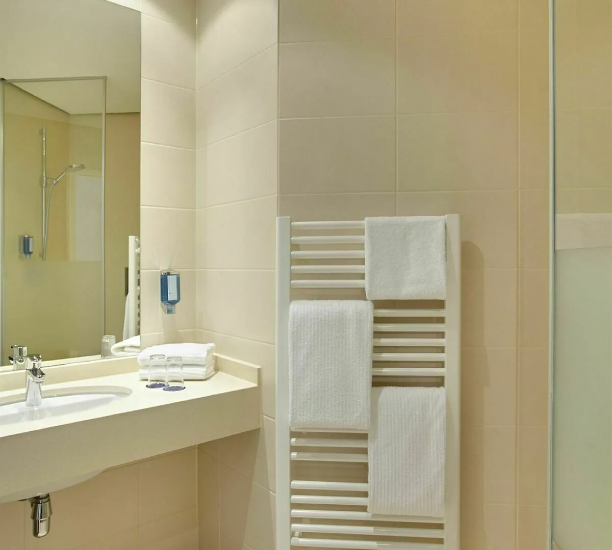 Hotel Hafen Hamburg 4*,  Germany